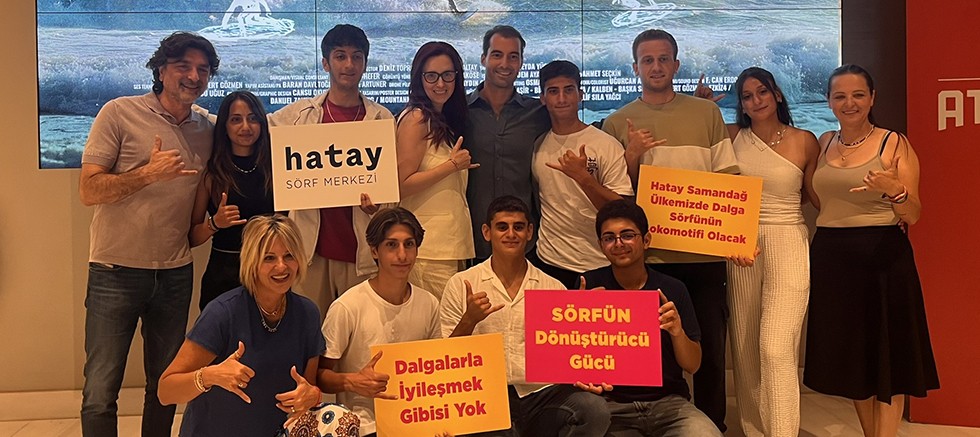 Hatay Sörf Merkezi'nin ilham verici hikâyesi, “Hayatın Çizgisi” belgeseliyle beyaz perdede hayat buldu