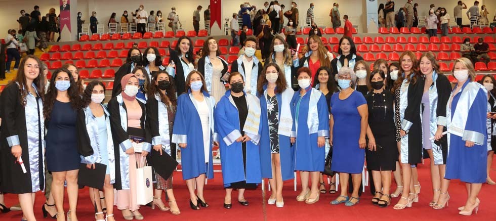 Hemşirelik Fakültesi mezunları ant içerek mesleğe ilk adımı attı