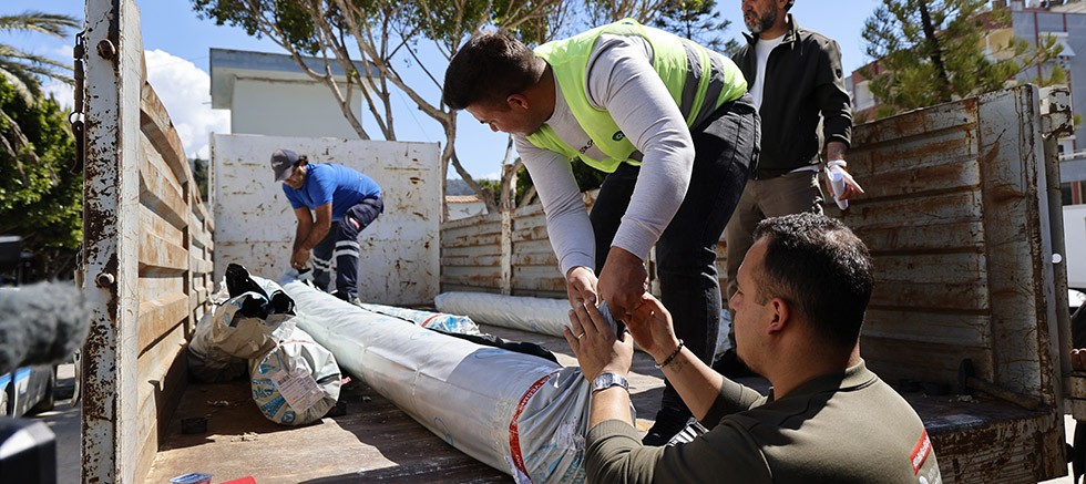 Hortum ve yağıştan zarar gören Kumlucalı çiftçilere sera naylonu desteği