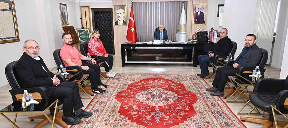 Isparta Belediyesi Halter Takımı Tokat’tan 5 dereceyle döndü