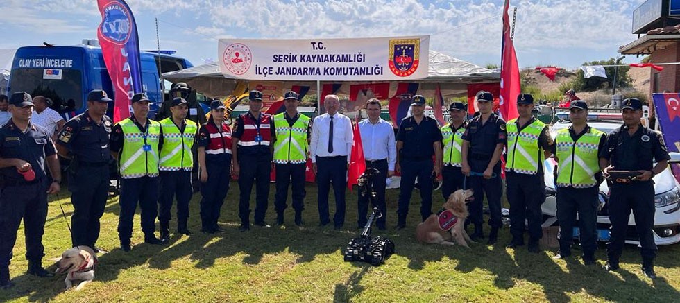 Jandarmadan Serik Bilim Festivali'nde tanıtım ve bilgilendirme 