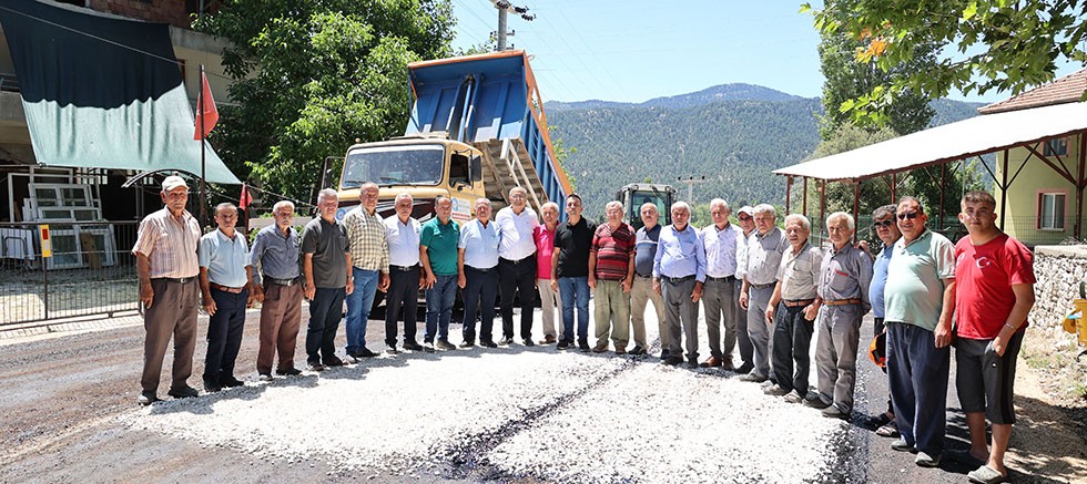 Kaş Beldibi ve Sütleğen Grup Yolu asfaltlanıyor