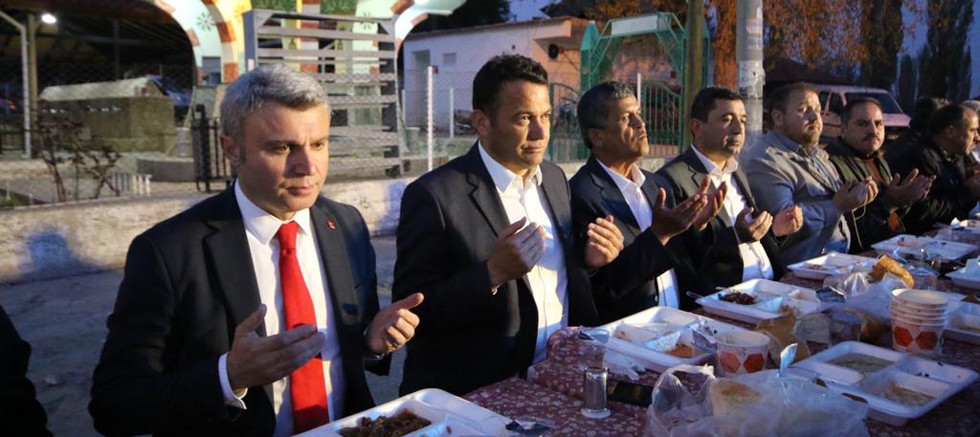 Kaş Belediyesi Sütleğen Mahallesi'nde iftar verdi