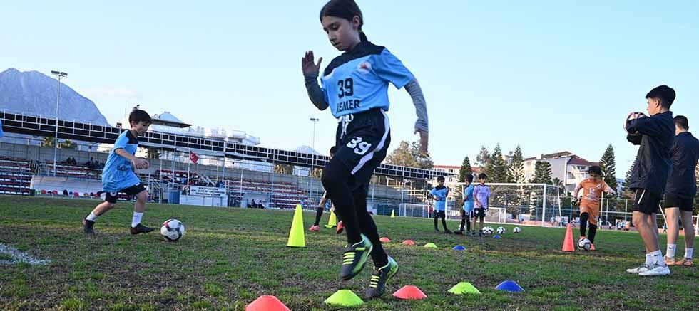 Kemer Belediyesi yaz spor kurs kayıtları başlıyor