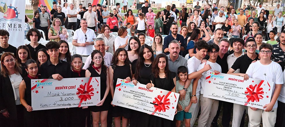 Kemer'de Liseler Arası Müzik Yarışması 