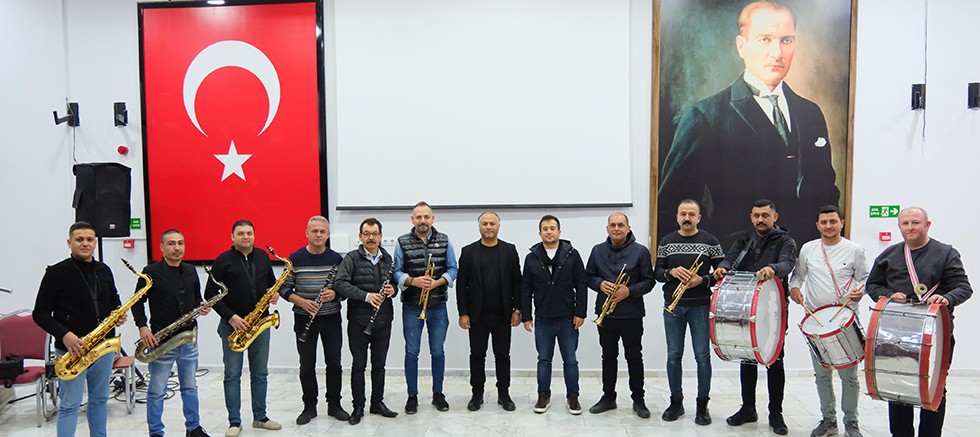 Kemer’den, Burdur Belediye Bando ekibine destek 