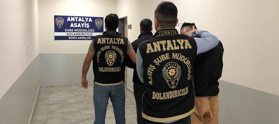 Kendisini Polis Olarak Tanıtarak Dolandırıcılık Yapan 2 şüpheli şahıs yakalandı