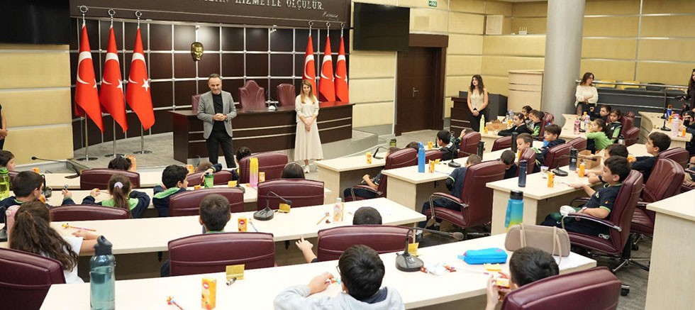 Kepez Belediyesi’nden öğrencilere yerel yönetim dersi