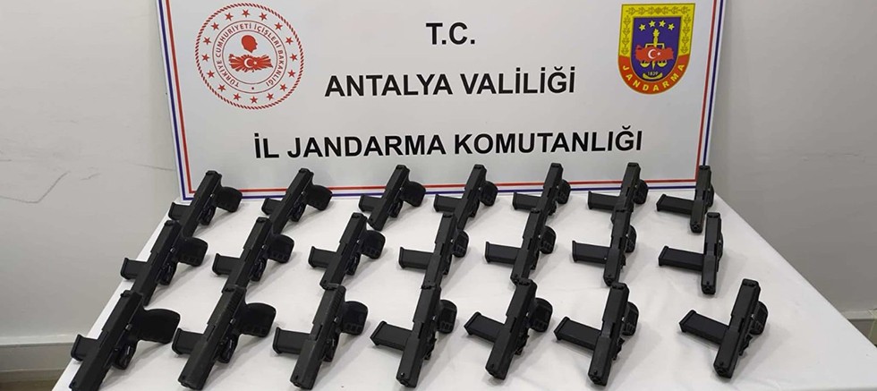 Kepez'de 21 adet ruhsatsız tabanca ele geçirildi
