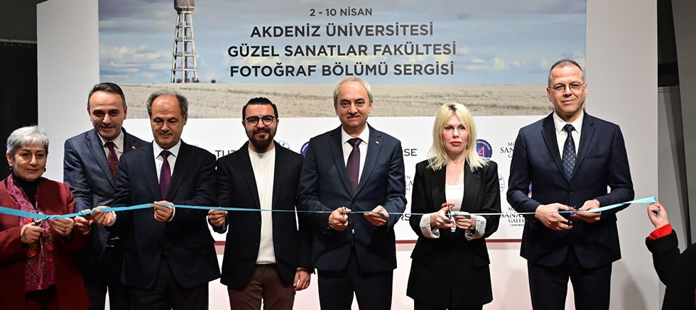 Kepez’de anlamlı sergi: AÜ. mezunu genç sanatçıların objektifinden hayat