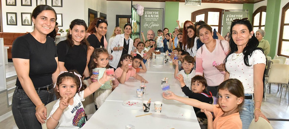 Kepez’de anne ve çocuklar renkli mum atölyesinde buluştu