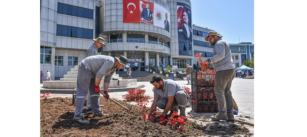 Kepez’e sevgi çiçekleri