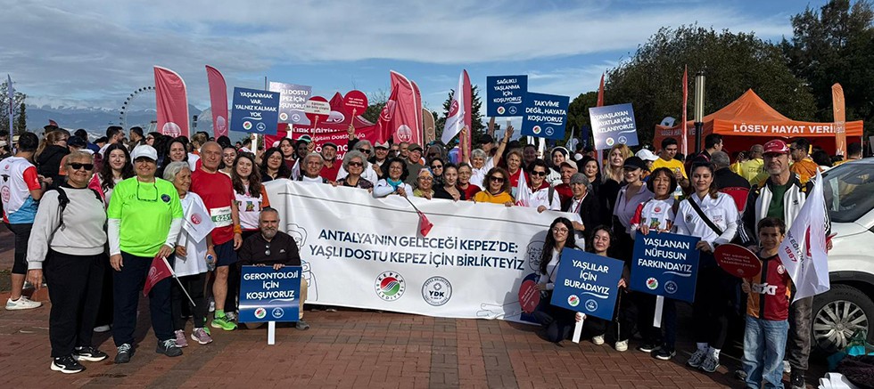 Kepez Gönüllüleri “Yaşlı Dostu Kepez” için koştu
