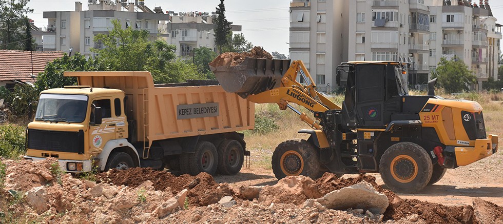 Kepez’in Akşemseddin Caddesi’nde asfalt hazırlıkları başladı