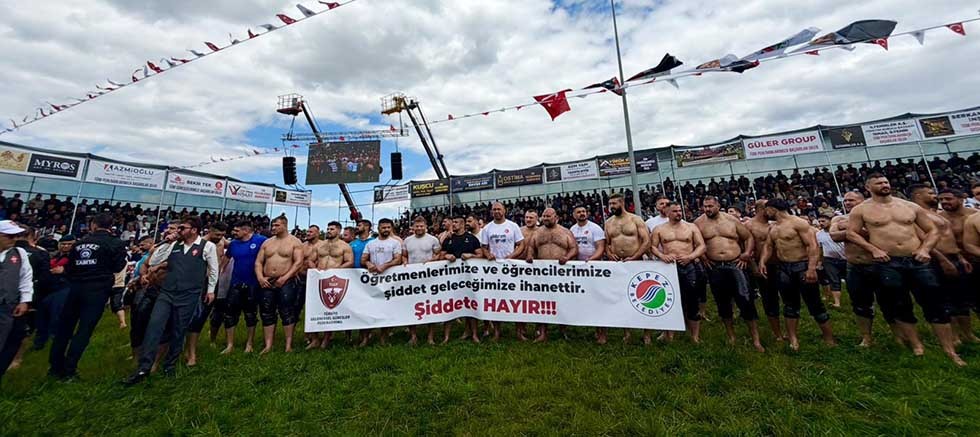 Kepez’in er meydanından “Şiddete Hayır” mesajı