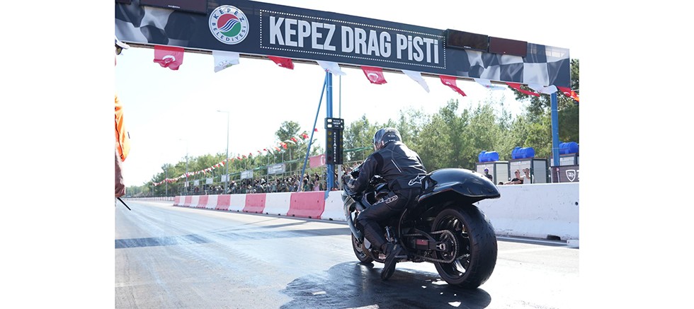 Kepezde motodrag yarışları büyük heyecanla sürüyor
