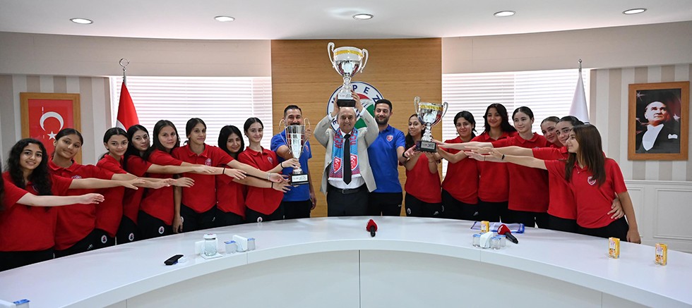 Kocagöz, Türkiye’nin hentbol yıldızlarını ağırladı