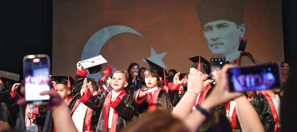 Konyaaltı kreşlerinin minikleri kep attı