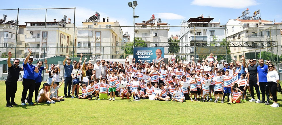 Konyaaltı'nın sporcuları sertifikalarını aldı