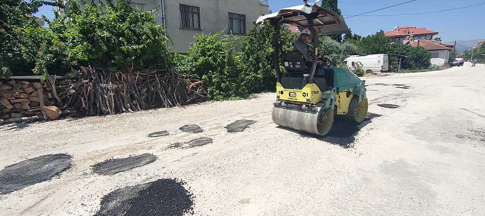 Korkuteli Belediyesi Merkez Mahallelerde Yama Çalışmalarına Başladı