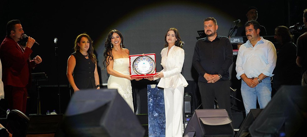 Korkuteli'nde Zara ile türkü dolu bir gece