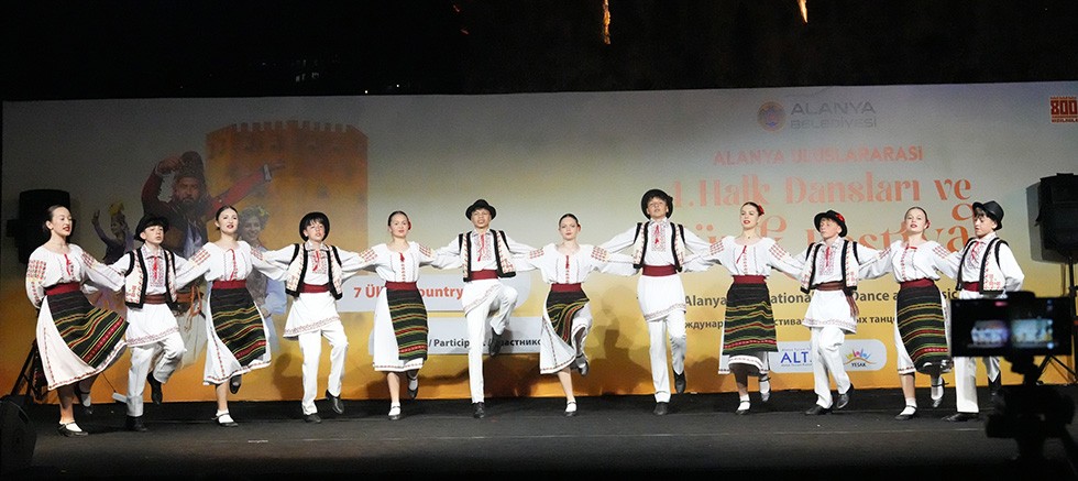Kültürleri buluşturan festival tüm coşkusuyla sürüyor