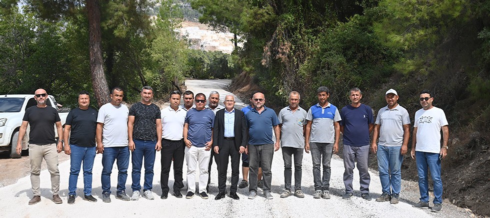 Kumluca Belediyesi asfaltlama çalışmalarına hız kesmeden devam ediyor