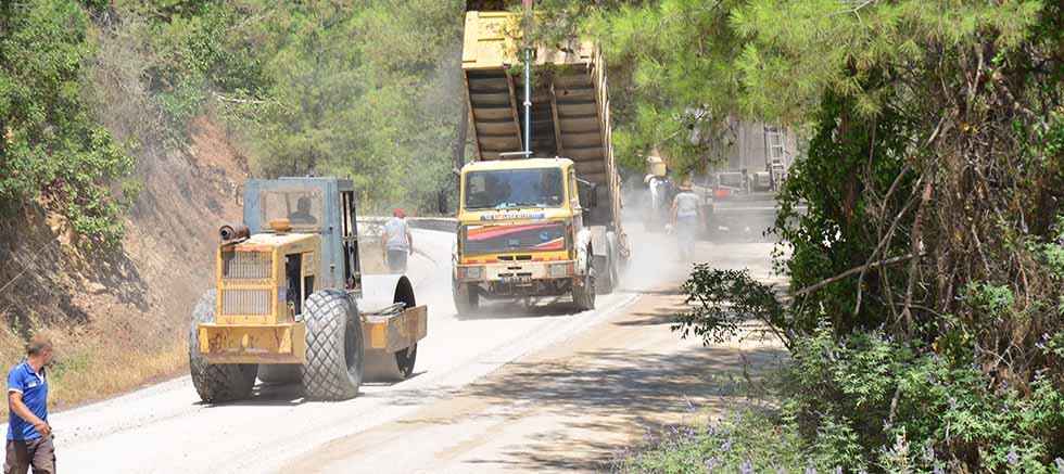 Kumluca Belediyesi asfaltlama çalışmalarına Mavikent ve Yazır etaplarıyla devam ediyor