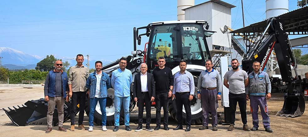 Kumluca Belediyesi iş makinesi filosunu güçlendirmeye devam ediyor