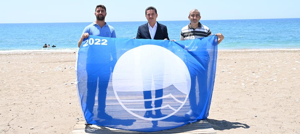 Kumluca'da üç halk plajı mavi bayrak denetimini başarıyla geçti