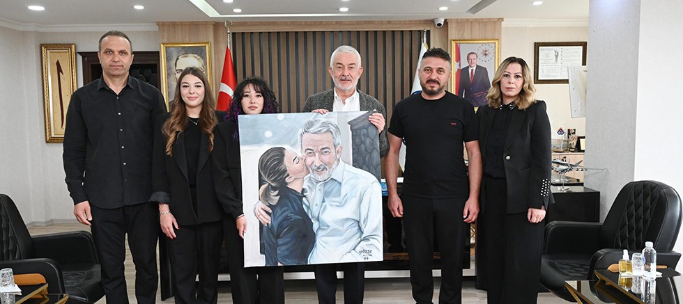Lise öğrencisi Gözde’den Başkan Başdeğirmen’i duygulandıran tablo