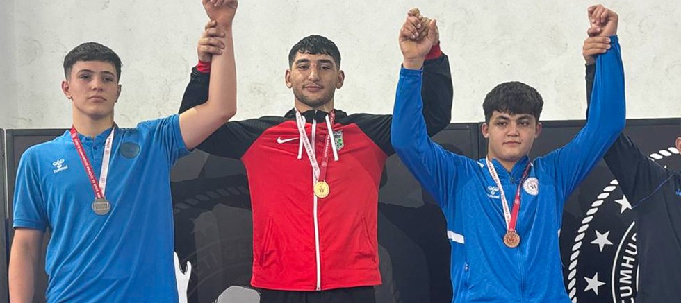 Manavgat Belediyesi güreşçileri Antalya seçmelerinde üç şampiyonluk kazandı