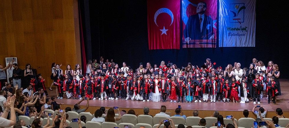 Manavgat Belediyesi kreş ve gündüz bakımevi minikleri mezun oldu