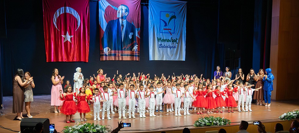 Manavgat Belediyesi kreşlerinden renkli mezuniyet töreni