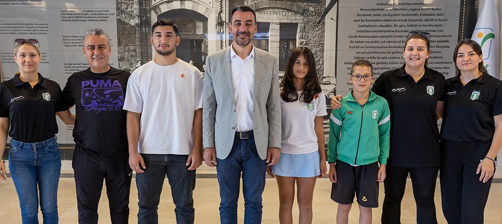 Manavgat Belediyesi'nden başarılı sporculara destek