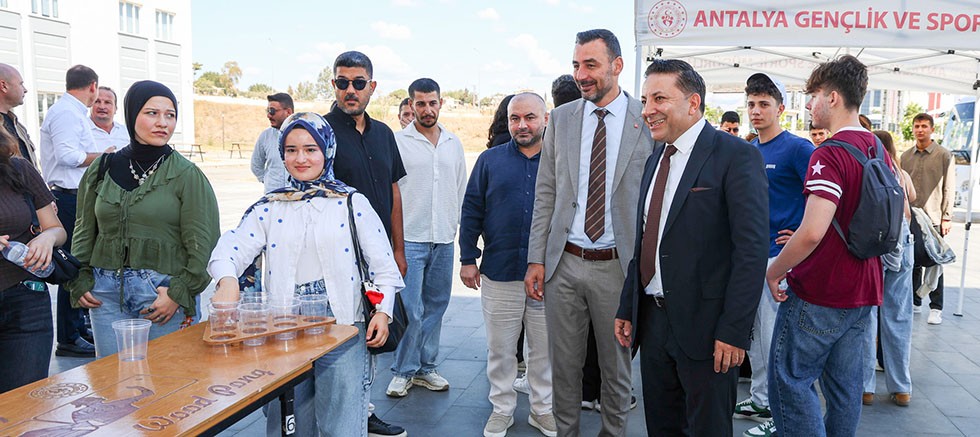 Manavgat Belediyesi'nden öğrencilere sıcak karşılama
