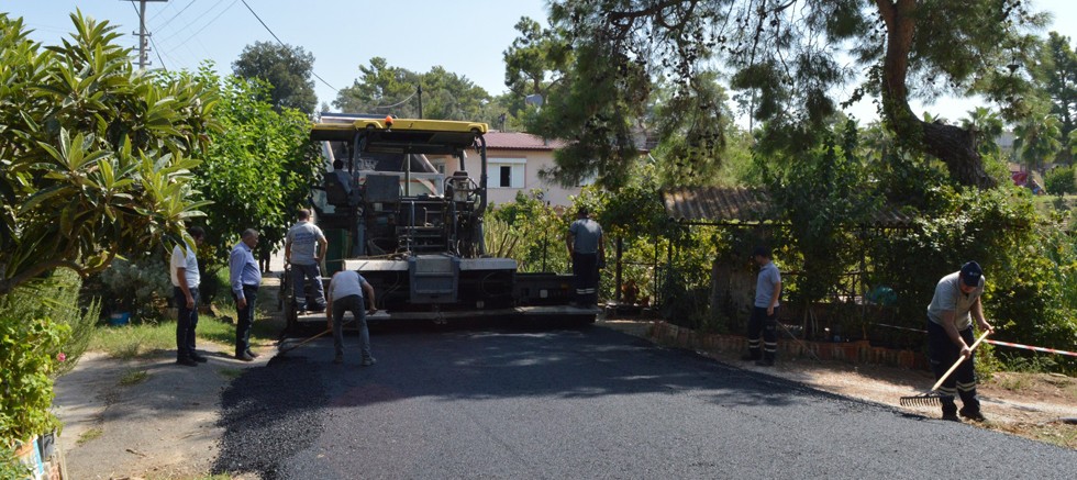 Manavgat Bucakşeyhler mahalle yolu asfaltlanıyor