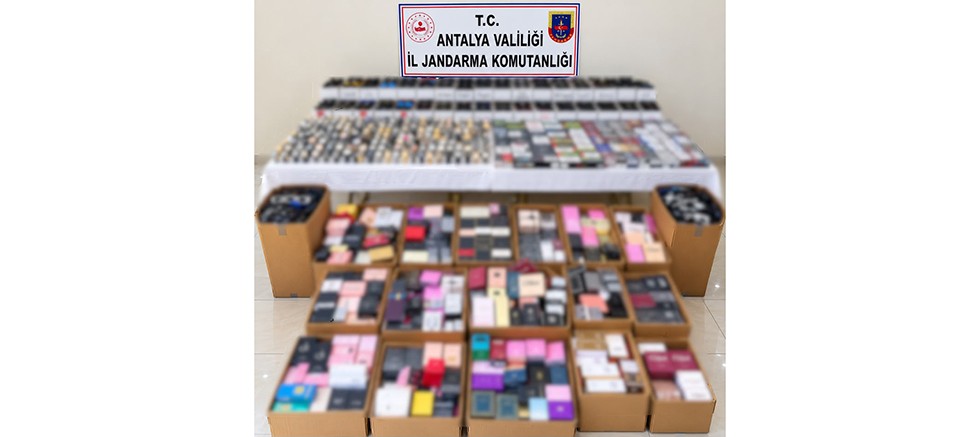 Manavgat'ta gümrük kaçağı ürün ele geçirildi