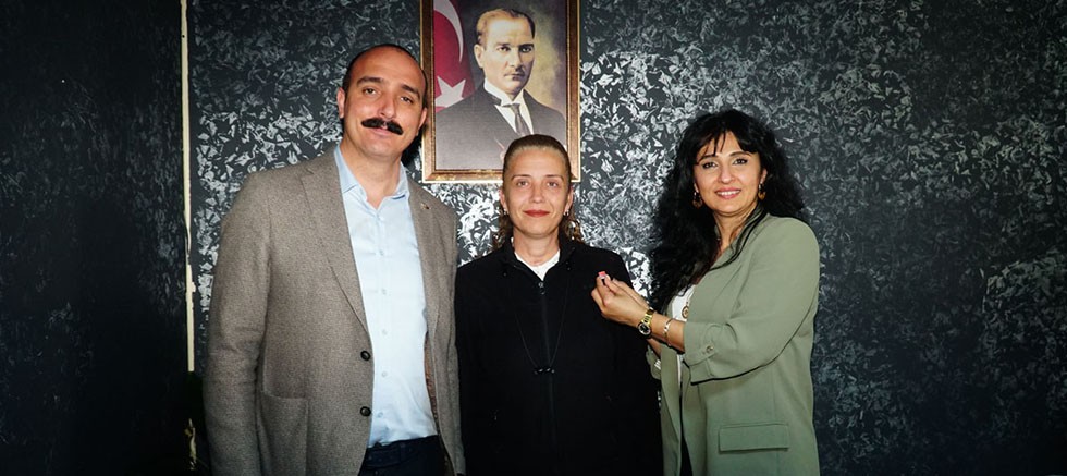 Memleket Partisi Konyaaltı Kurucu İlçe Başkanı Elçin Güner CHP'ye katıldı