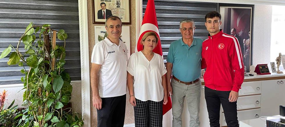 Milli Karateci Surmanidze'den Başkan Topaloğlu'na ziyaret
