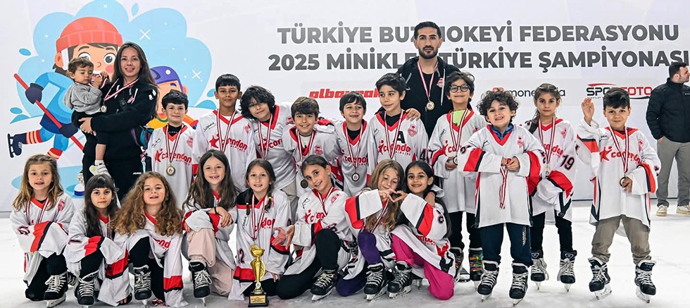 Minik hokeycilerden büyük başarı