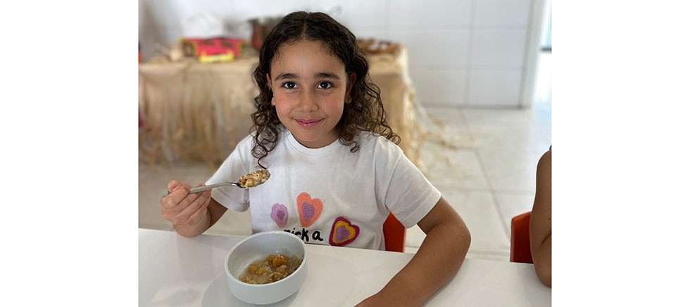 Minik öğrencilere aşure ikramı 