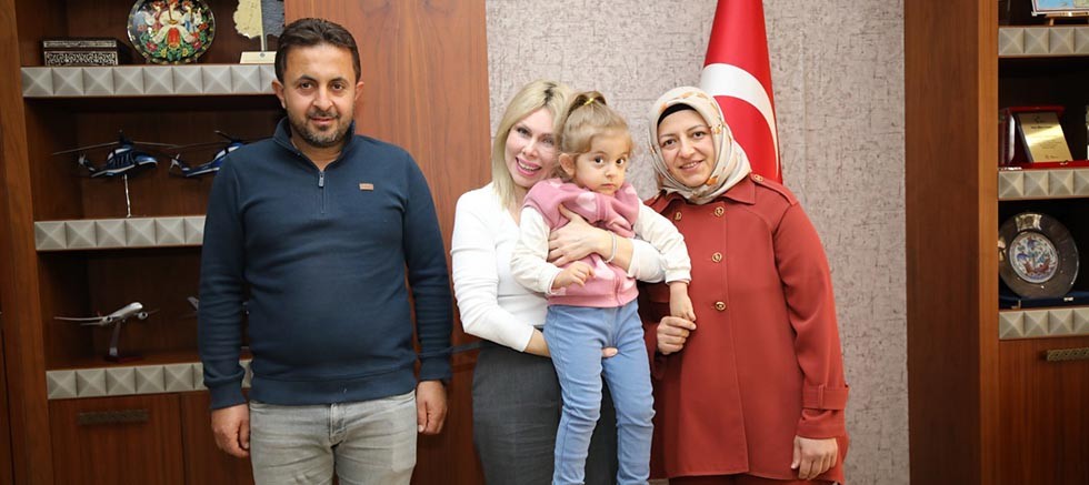 Mucize Bebek Özlenen, Doktorunu Ziyaret Etti