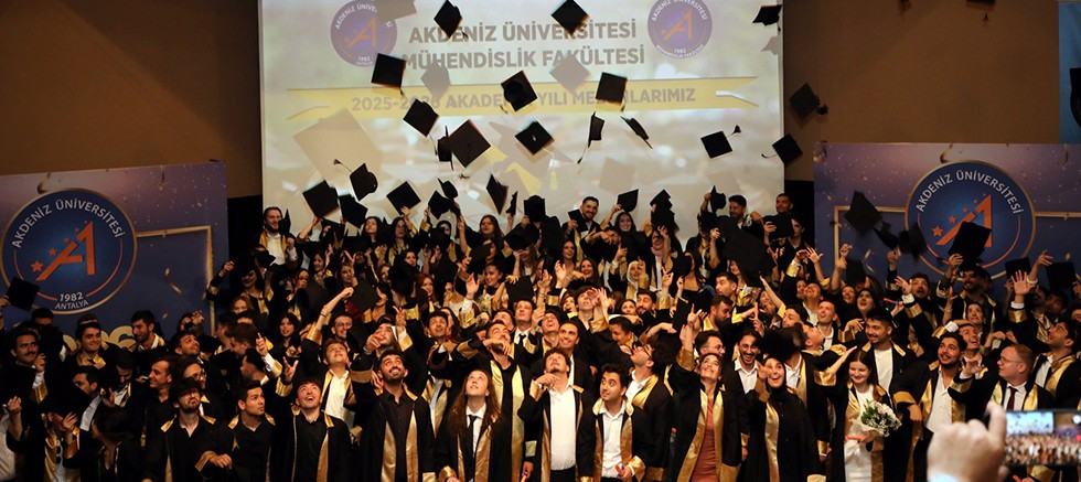Mühendislik Fakültesi Öğrencileri Mezun Oldu
