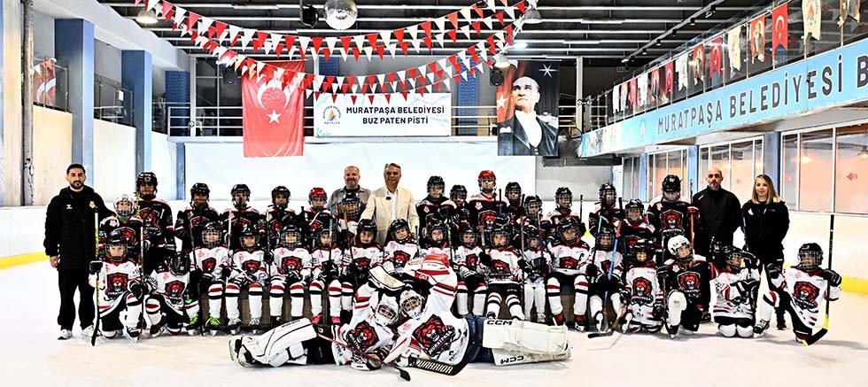 Muratpaşa’nın küçük buz hokeycileri şampiyonaya hazırlanıyor