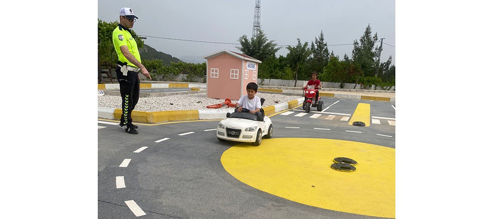 Öğrencilere Uygulamalı Trafik Eğitimi Verildi