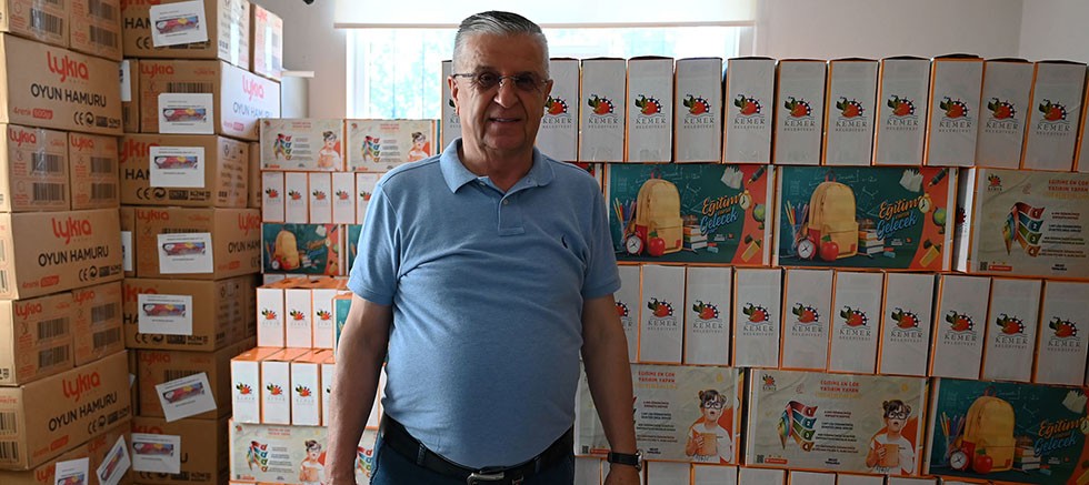 Öğrencilerin kırtasiye malzemeleri Kemer Belediyesi’nden 