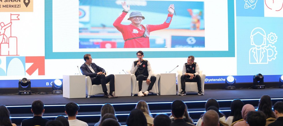 Olimpiyat Şampiyonu Milli Okçu Mete Gazoz, GÜNKAF’ta gelecek ile ilgili planlarını gençlerle paylaştı