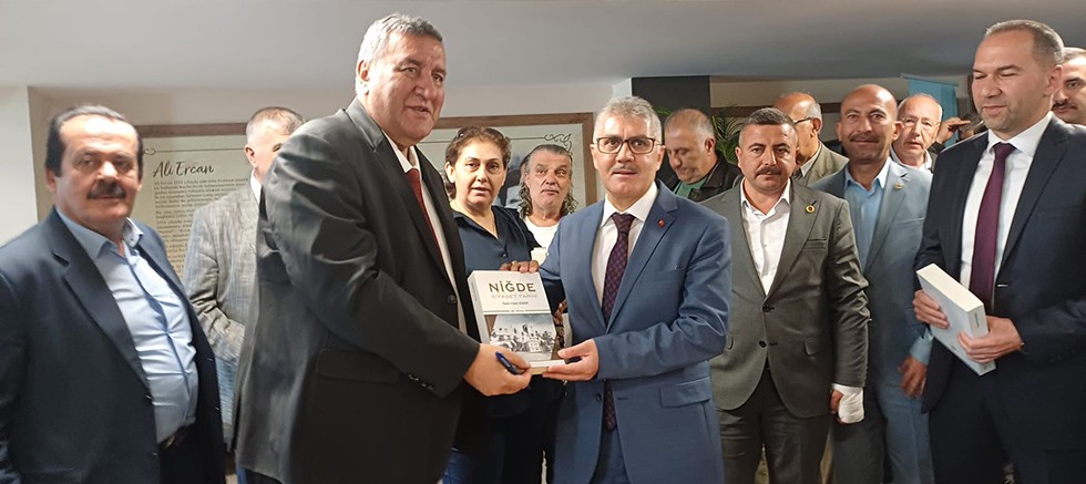 Ömer Fethi Gürer'in altındı Niğde kitabı 