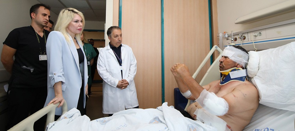 Rektör Özkan, aslan saldırısına uğrayan Süleyman Kır’ı ziyaret etti